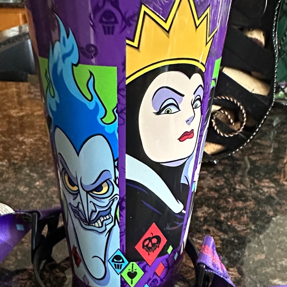 Disney parks magic key Villains stainless steel Tumbler w/ landyard holder NWT - Picture 4 of 7
